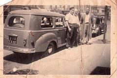 mon grand pere au millieu juan serra bd de mascara devant son four à oran 
